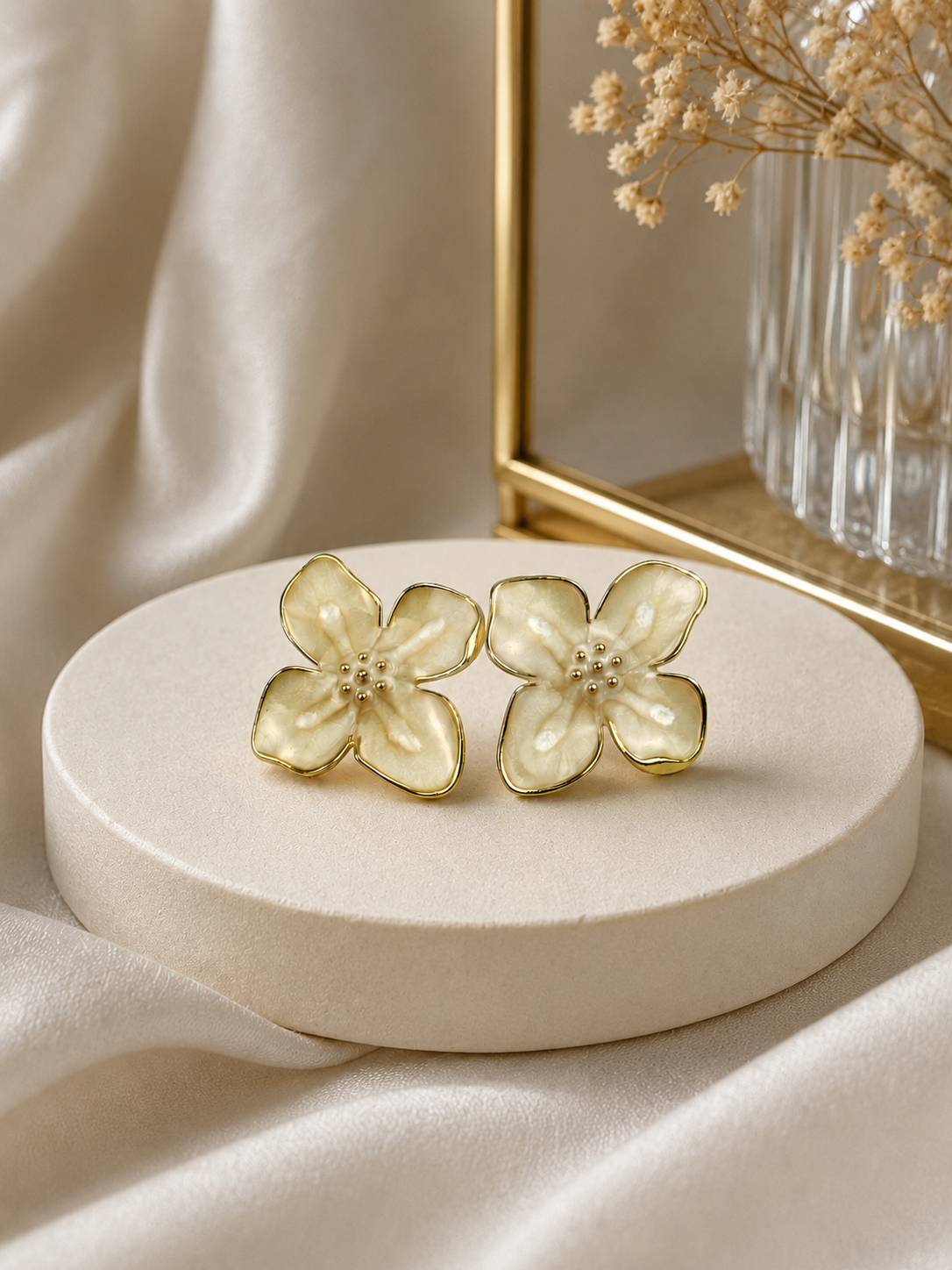 گوشواره طرح گلبرگ
